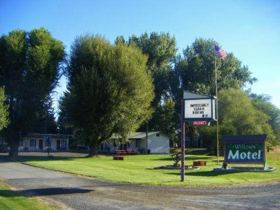 The Willows Motel Wilbur Dış mekan fotoğraf